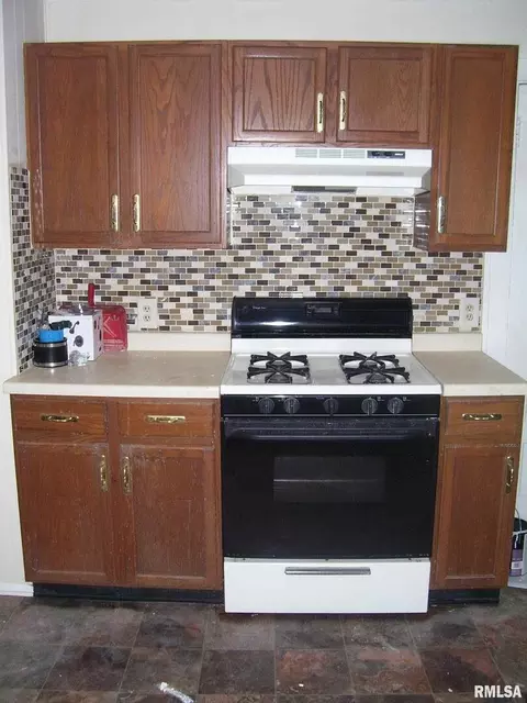 412 S Marshall St, Salem, IL 62881 photo 3