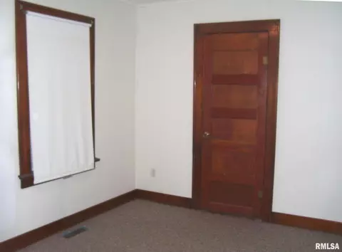 412 S Marshall St, Salem, IL 62881 photo 8