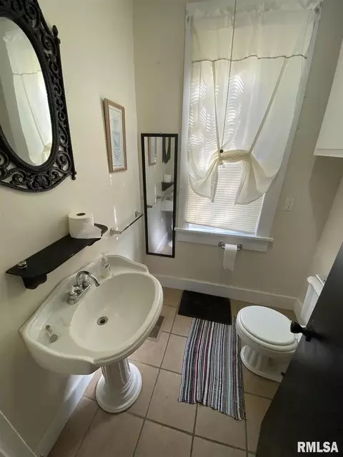 424 E 2nd St, Flora, IL 62839 photo 10
