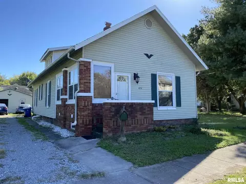 424 E 2nd St, Flora, IL 62839 photo 1