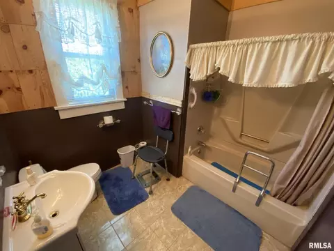 424 E 2nd St, Flora, IL 62839 photo 15