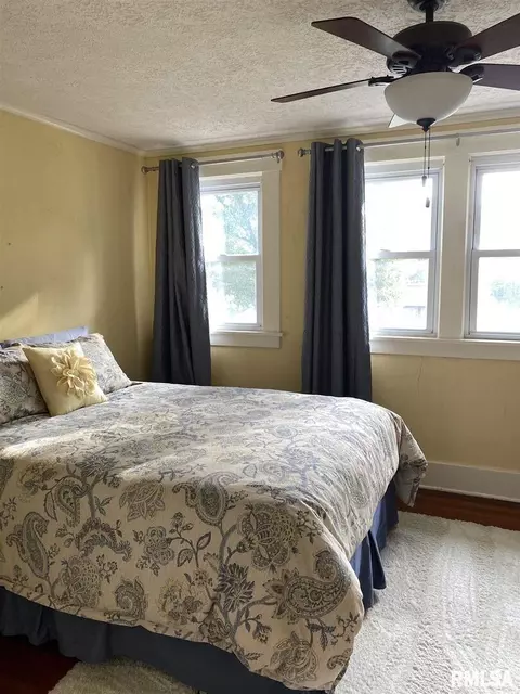 815 N Main St, Benton, IL 62812 photo 21