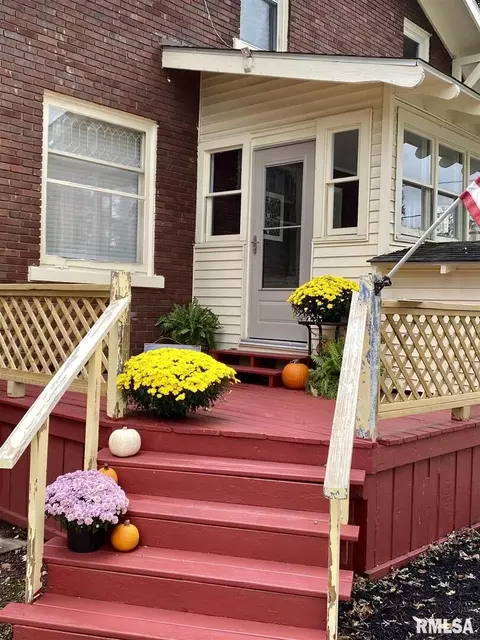 815 N Main St, Benton, IL 62812 photo 9
