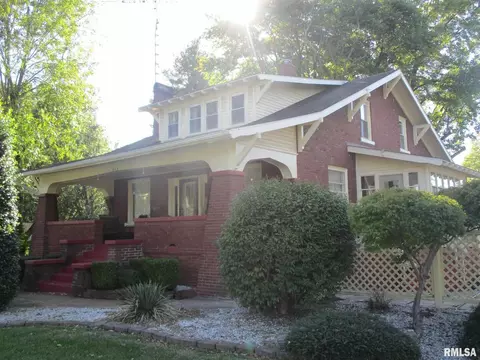 815 N Main St, Benton, IL 62812 photo 5