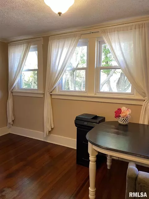 815 N Main St, Benton, IL 62812 photo 17