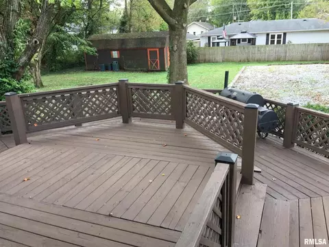 815 N Main St, Benton, IL 62812 photo 11