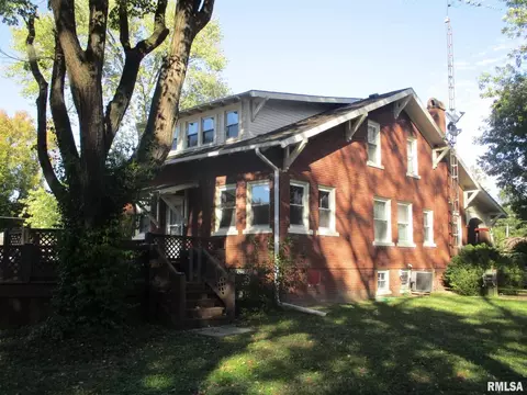 815 N Main St, Benton, IL 62812 photo 6