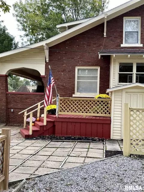 815 N Main St, Benton, IL 62812 photo 8