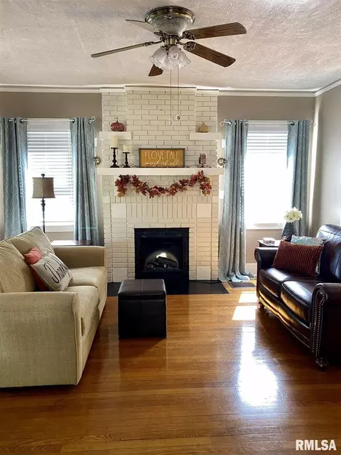 815 N Main St, Benton, IL 62812 photo 25