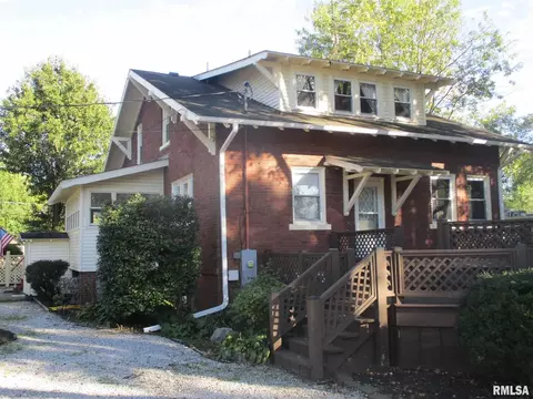 815 N Main St, Benton, IL 62812 photo 10