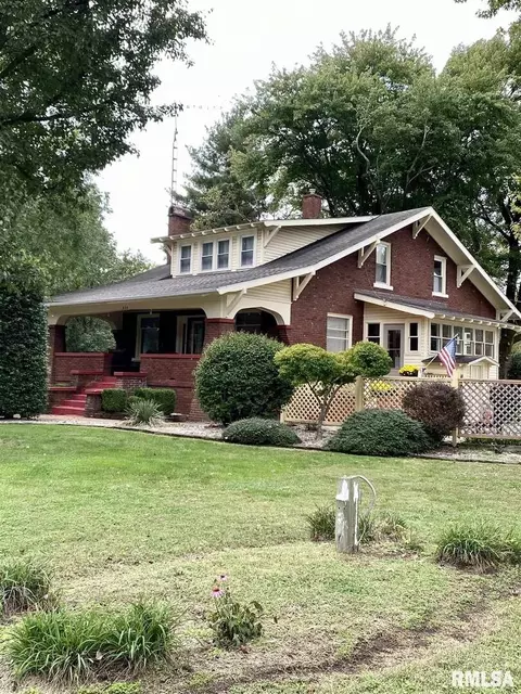 815 N Main St, Benton, IL 62812 photo 7