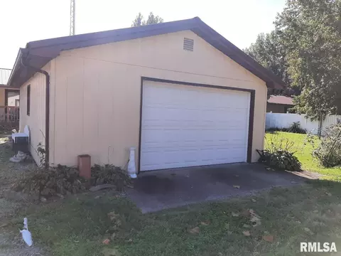 701 W Sylvester Ave, Christopher, IL 62822 photo 13