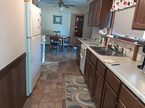 701 W Sylvester Ave, Christopher, IL 62822 photo 6
