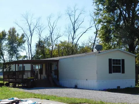 408 W 9th St, Sandoval, IL 62882 photo 1