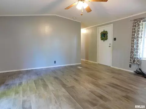 408 W 9th St, Sandoval, IL 62882 photo 6