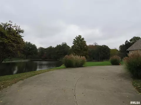 5 Clear Lake Dr, Centralia, IL 62801 photo 4
