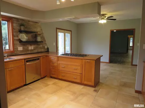 5 Clear Lake Dr, Centralia, IL 62801 photo 12
