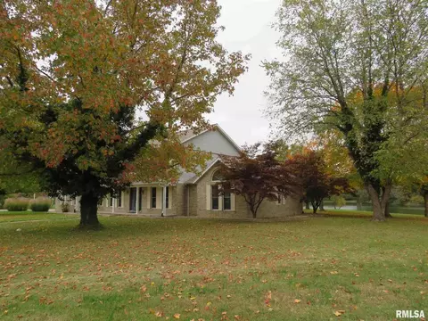 5 Clear Lake Dr, Centralia, IL 62801 photo 2