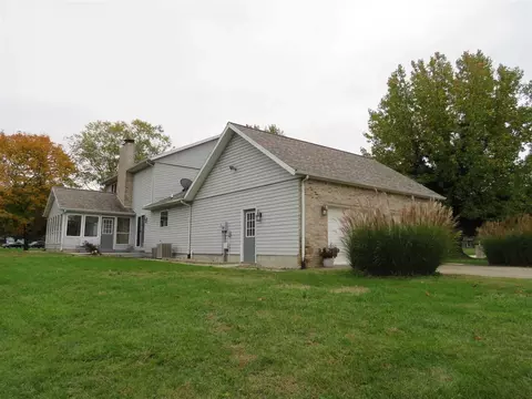 5 Clear Lake Dr, Centralia, IL 62801 photo 7