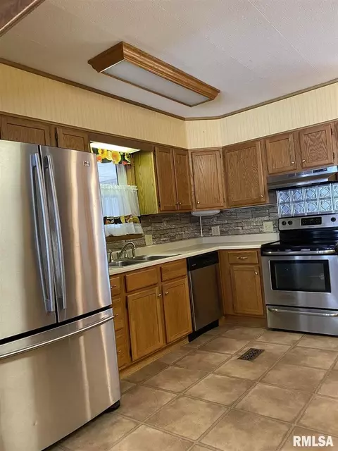 2212 Wise St, Eldorado, IL 62930 photo 6