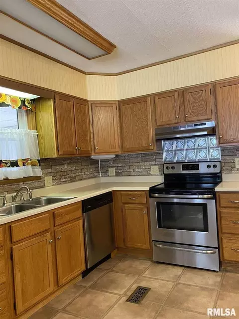 2212 Wise St, Eldorado, IL 62930 photo 9