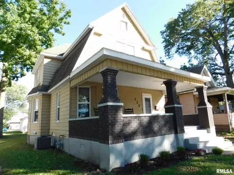225 N Beech St, Centralia, IL 62801 photo 2