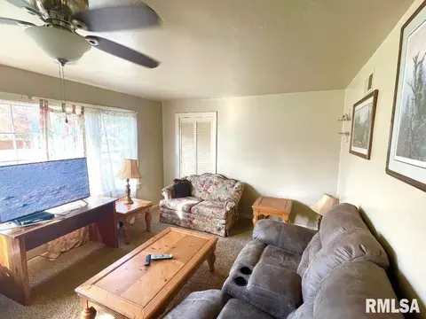 1 Circle Dr, Centralia, IL 62801 photo 3