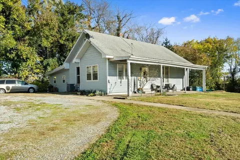 531 E 6th St, Mount Carmel, IL 62863 photo 2