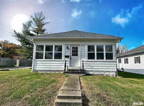 311 N Maple St, Christopher, IL 62822 photo 1