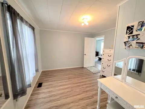 311 N Maple St, Christopher, IL 62822 photo 8
