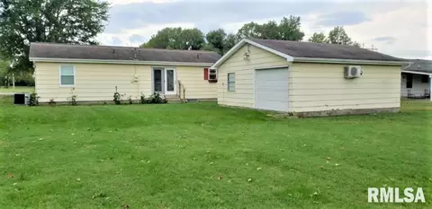 607 W Main St, Ewing, IL 62836 photo 5