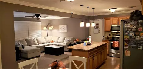 607 W Main St, Ewing, IL 62836 photo 3