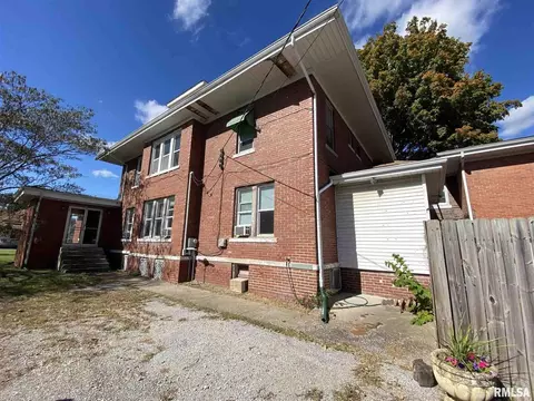 306 N State St, Christopher, IL 62822 photo 4