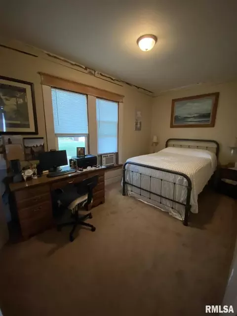 306 N State St, Christopher, IL 62822 photo 16