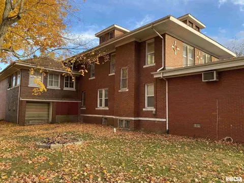 306 N State St, Christopher, IL 62822 photo 3