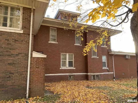 306 N State St, Christopher, IL 62822 photo 2
