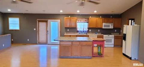 628 Cedar St, Mount Carmel, IL 62863 photo 5