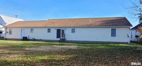 628 Cedar St, Mount Carmel, IL 62863 photo 3