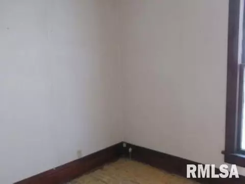 411 E 8th St, Mount Carmel, IL 62863 photo 7