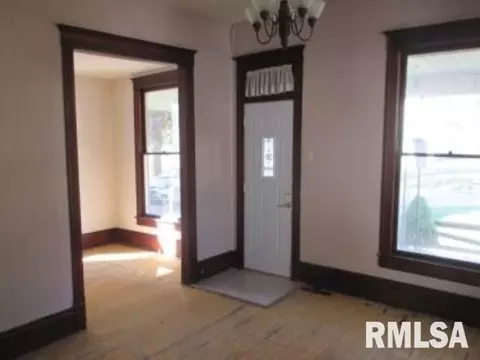 411 E 8th St, Mount Carmel, IL 62863 photo 4