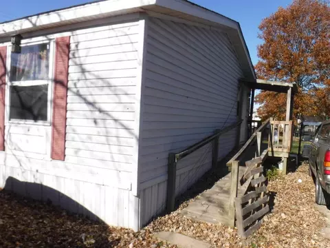 603 Thomas St, Iuka, IL 62849 photo 2