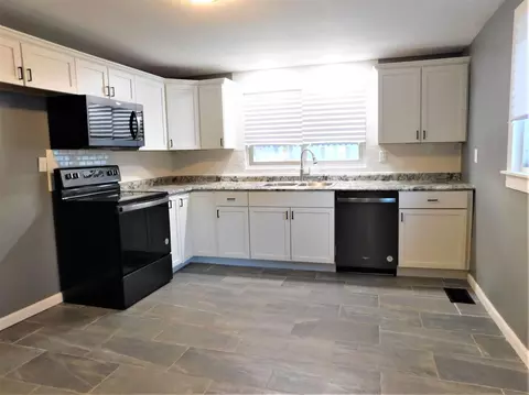 345 W Mcfall St, Benton, IL 62812 photo 6