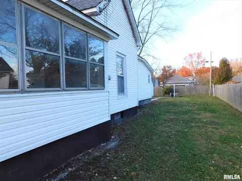 345 W Mcfall St, Benton, IL 62812 photo 4