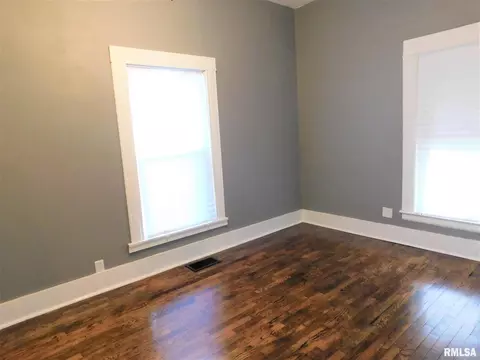 345 W Mcfall St, Benton, IL 62812 photo 17