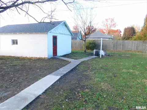 345 W Mcfall St, Benton, IL 62812 photo 5