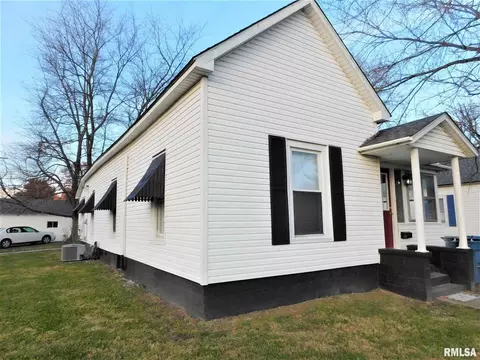 345 W Mcfall St, Benton, IL 62812 photo 2