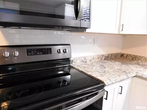 345 W Mcfall St, Benton, IL 62812 photo 9