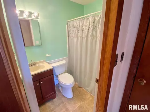 1036 E Jonas St, Centralia, IL 62801 photo 7