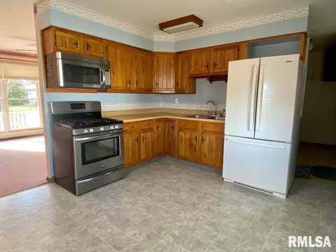 1036 E Jonas St, Centralia, IL 62801 photo 3