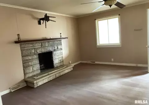 705 S Main St, Benton, IL 62812 photo 14